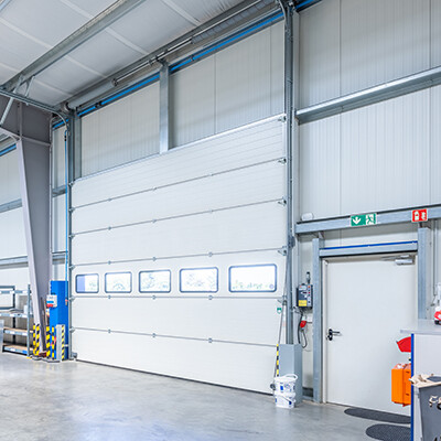 Industrial building with a large range of large doors and accessories