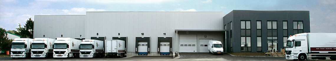 Large storage buildings with optimized space and warehouse docking areas