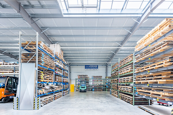 inside view of a building to optimize the storage. Design and construction of storage buildings