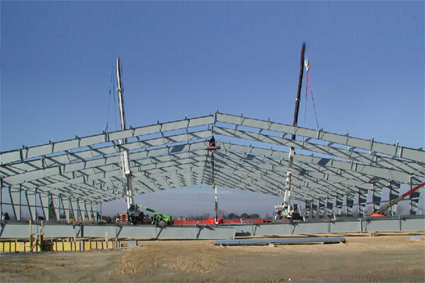 erection of a storage hall for the recycling sector. steel building solutions for the recycling sector